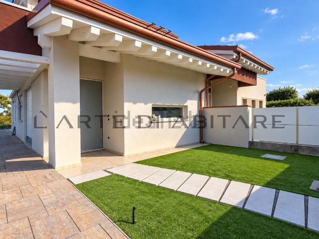 Villetta bifamiliare in vendita di 130 m² in Via Asilo, 15
