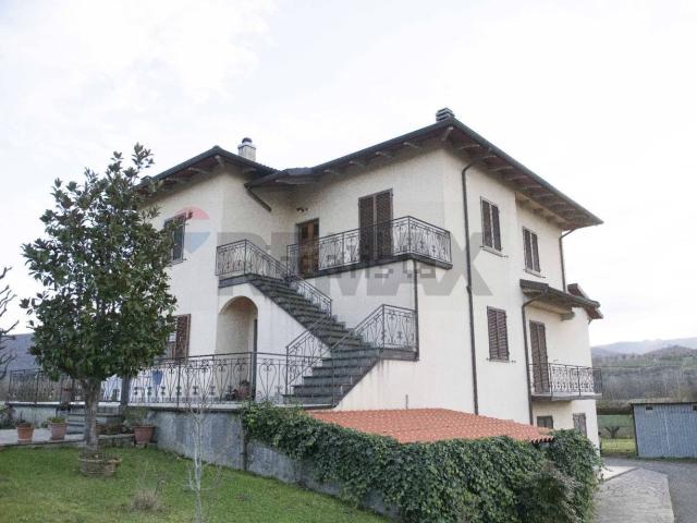 Villetta bifamiliare in vendita di 130 m² in Via Aretina, 50