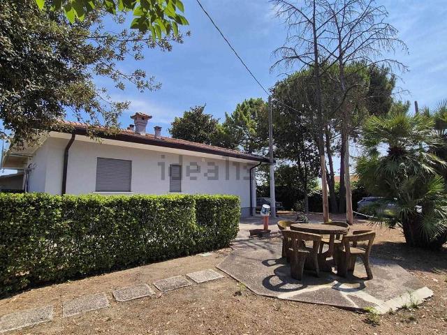 Villetta bifamiliare in vendita di 130 m² in Via Bassafonda