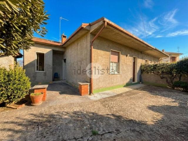 Villetta bifamiliare in vendita di 130 m² in Via Benedetti, 77
