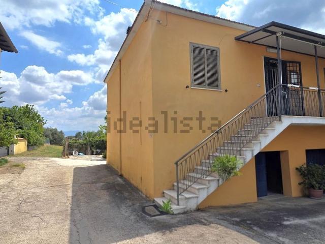Villetta bifamiliare in vendita di 130 m² in Via Colle Cavalieri, 33