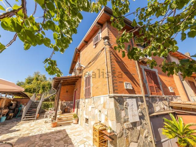 Villetta bifamiliare in vendita di 130 m² in Via Colledimacine, 6