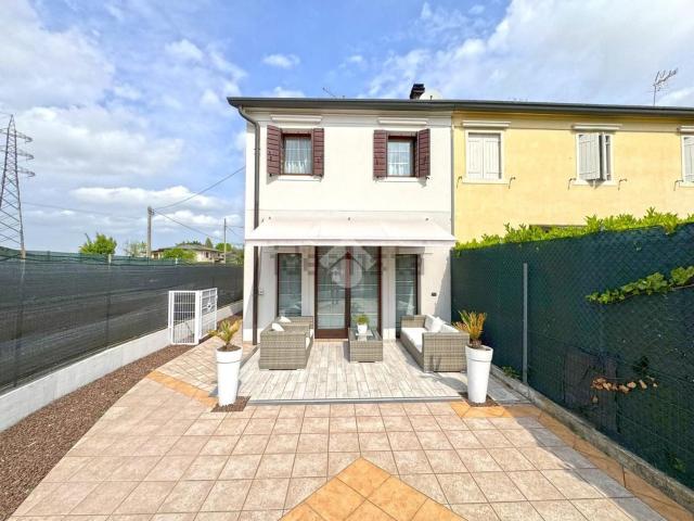 Villetta bifamiliare in vendita di 130 m² in Via Corsica, 43