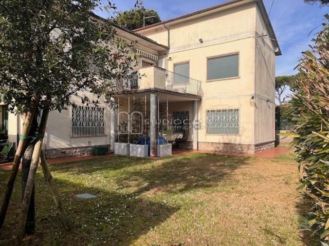 Villetta bifamiliare in vendita di 130 m² in Via dei Mandorli