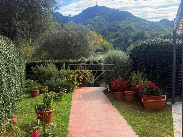 Villetta bifamiliare in vendita di 130 m² in Via dei Santi, 66