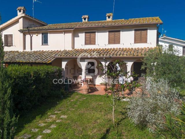 Villetta bifamiliare in vendita di 130 m² in Via dei velfra, 345