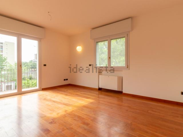 Villetta bifamiliare in vendita di 130 m² in Via del Triumvirato, 125