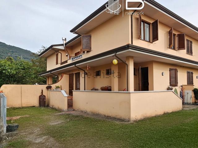 Villetta bifamiliare in vendita di 130 m² in Via dell&apos  Accademia, 20