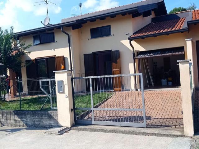 Villetta bifamiliare in vendita di 130 m² in Via della Gioventù, 12