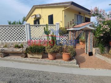 Villetta bifamiliare in vendita di 130 m² in Via E. Fermi, 4