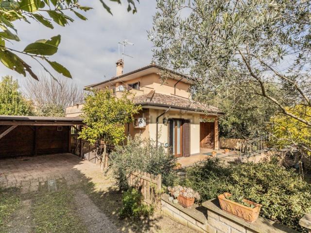 Villetta bifamiliare in vendita di 130 m² in Via Emilia Romagna, 18