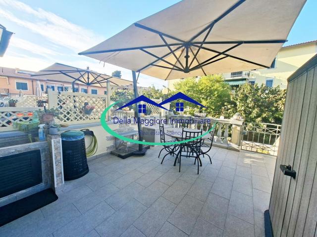 Villetta bifamiliare in vendita di 130 m² in Via Enzo Poli