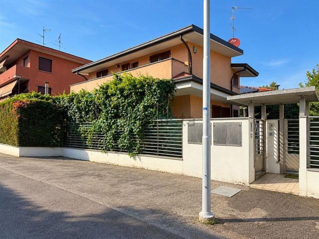 Villetta bifamiliare in vendita di 130 m² in Via Este, 10