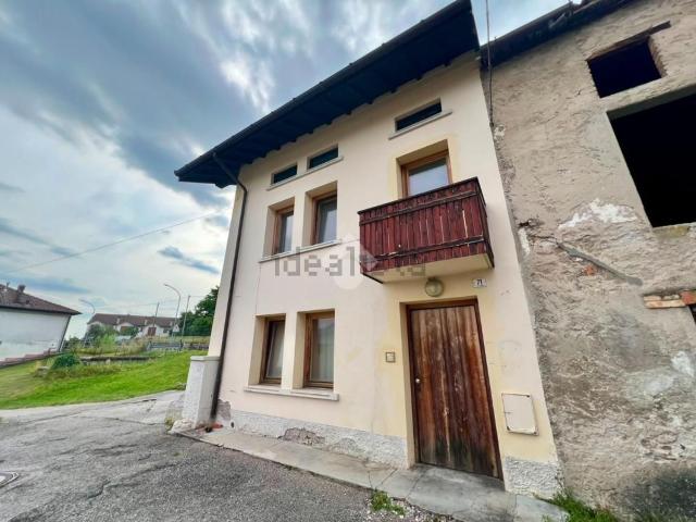 Villetta bifamiliare in vendita di 130 m² in Via Fiammoi, 71