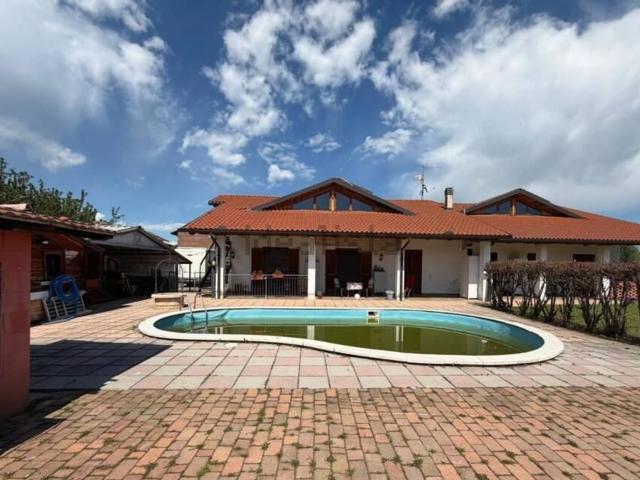 Villetta bifamiliare in vendita di 130 m² in Via Fratelli Cairoli, 120