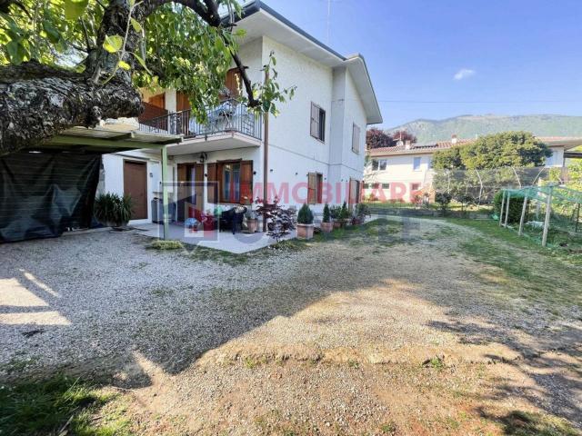 Villetta bifamiliare in vendita di 130 m² in Via G. Pascoli, 5