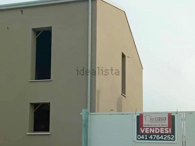 Villetta bifamiliare in vendita di 130 m² in Via Gaetano Donizetti