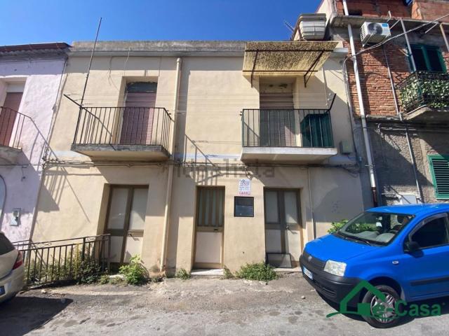 Villetta bifamiliare in vendita di 130 m² in Via Giuseppe Fava, 38