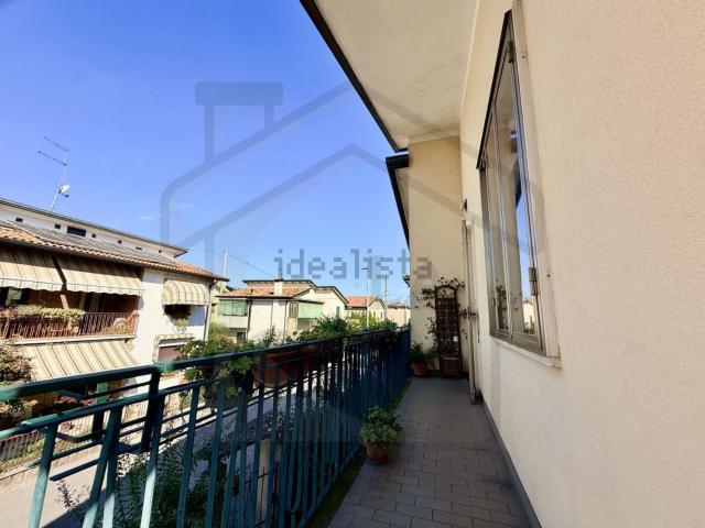 Villetta bifamiliare in vendita di 130 m² in Via Ippolito Nievo