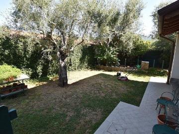 Villetta bifamiliare in vendita di 130 m² in Via L. Salvatori