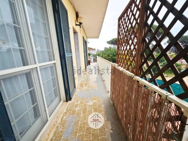 Villetta bifamiliare in vendita di 130 m² in Via Lampione
