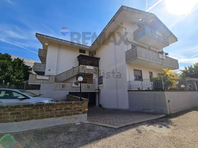 Villetta bifamiliare in vendita di 130 m² in Via Madonna della Pace, 127