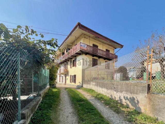 Villetta bifamiliare in vendita di 130 m² in Via Magnetti, 120