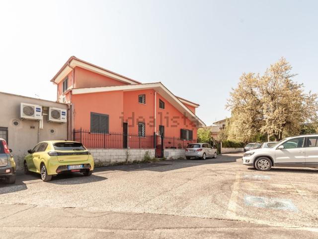 Villetta bifamiliare in vendita di 130 m² in Via Marco Aurelio, 14