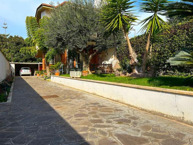 Villetta bifamiliare in vendita di 130 m² in Via Marina di Sorso