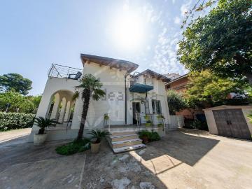 Villetta bifamiliare in vendita di 130 m² in Via Milano