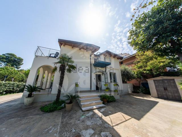 Villetta bifamiliare in vendita di 130 m² in Via Milano