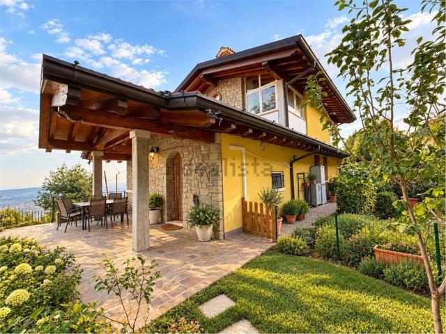 Villetta bifamiliare in vendita di 130 m² in Via Ronco