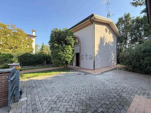 Villetta bifamiliare in vendita di 130 m² in Via Parenza Alta, 1