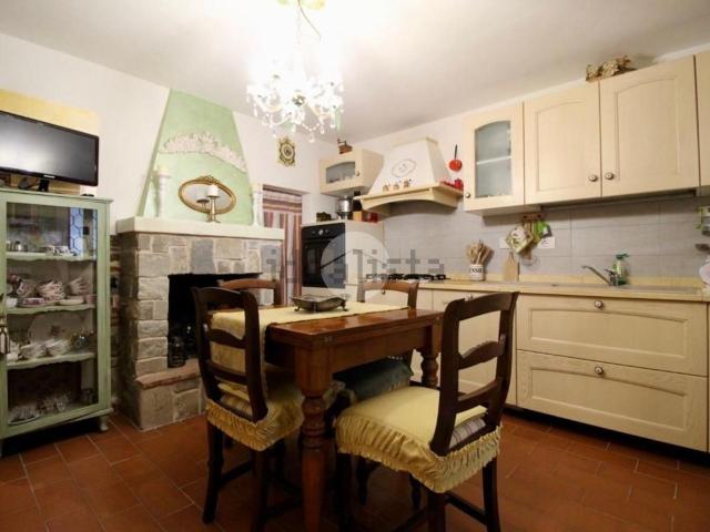 Villetta bifamiliare in vendita di 130 m² in Via Poggio, 6