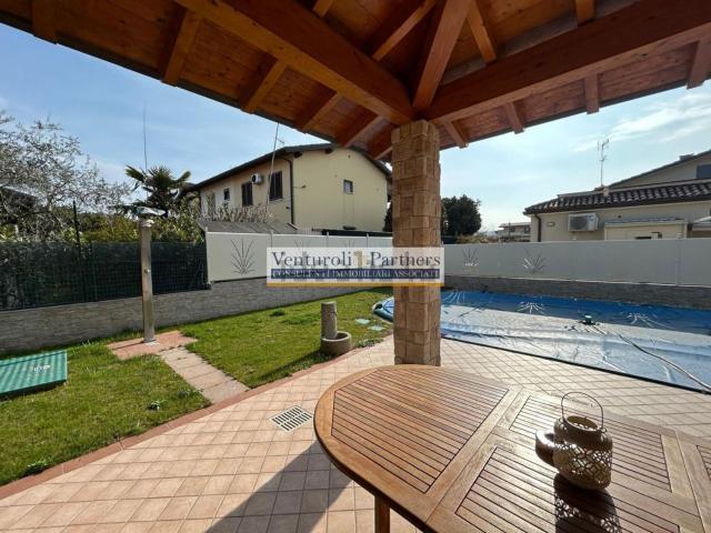Villetta bifamiliare in vendita di 130 m² in Via Repubblica