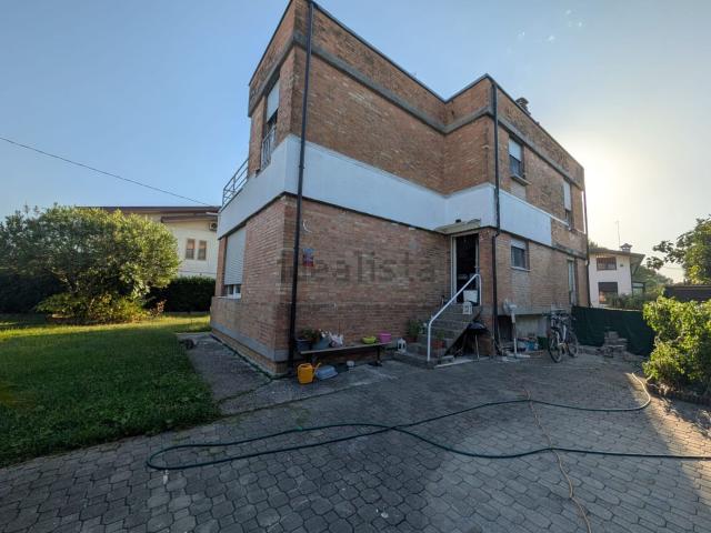 Villetta bifamiliare in vendita di 130 m² in Via Ronzinella
