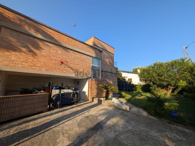 Villetta bifamiliare in vendita di 130 m² in Via Ronzinella
