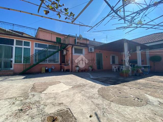 Villetta bifamiliare in vendita di 130 m² in Via Ruscitto, 9