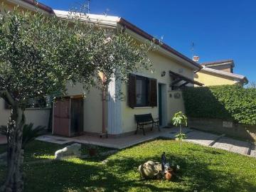 Villetta bifamiliare in vendita di 130 m² in Via Scoranello, 14