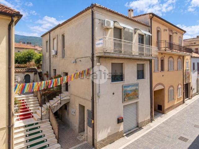 Villetta bifamiliare in vendita di 130 m² in Via San Filippo, 34