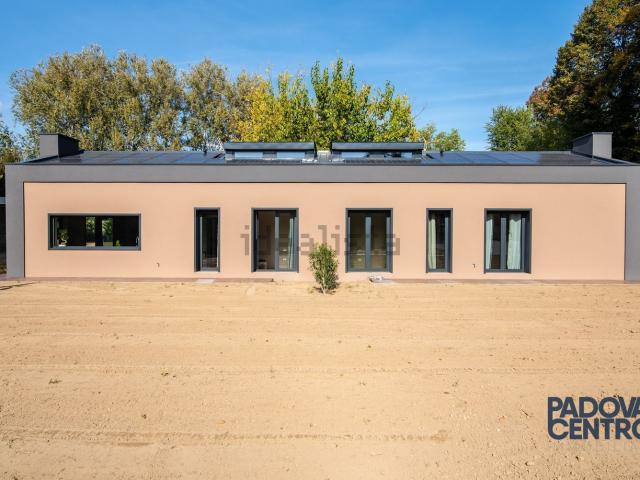 Villetta bifamiliare in vendita di 130 m² in Via San Massimo, 245