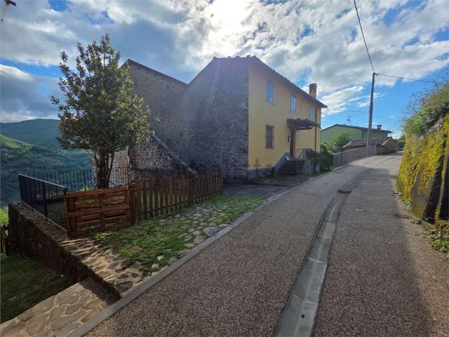 Villetta bifamiliare in vendita di 130 m² in Via San Michele
