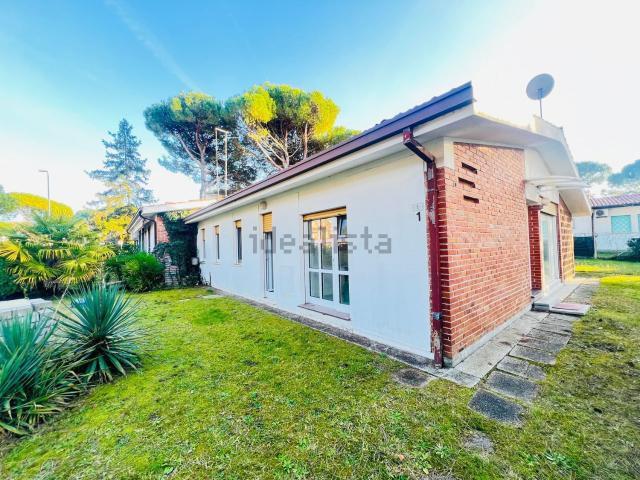Villetta bifamiliare in vendita di 130 m² in Viale degli Olmi, 1