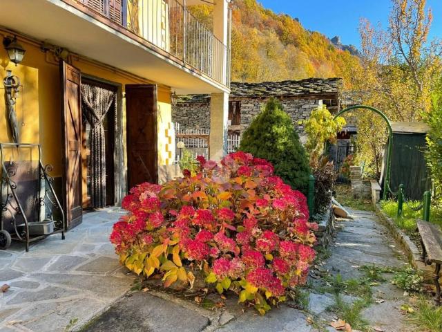 Villetta bifamiliare in vendita di 130 m² in Frazione Chiandusseglio, 1