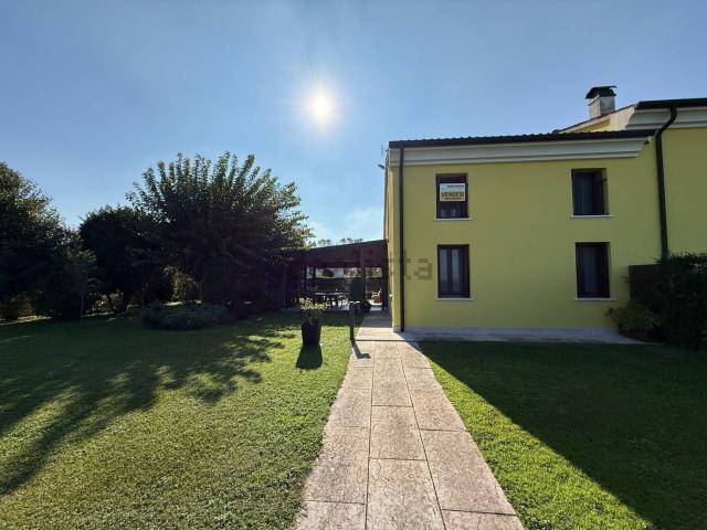Villetta bifamiliare in vendita di 130 m²