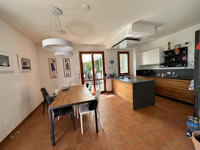 Villetta bifamiliare in vendita di 130 m²