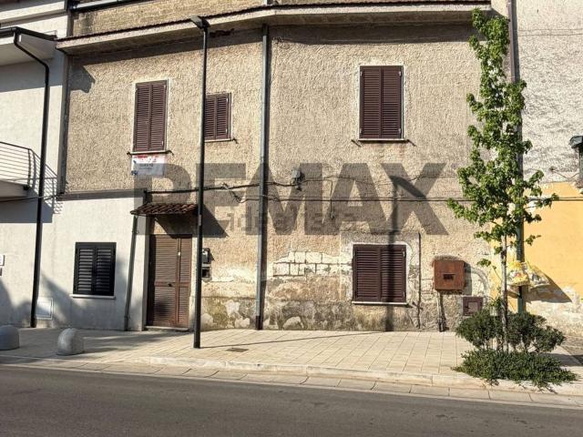 Villetta bifamiliare in vendita di 131 m² in Via 4 Novembre, 70