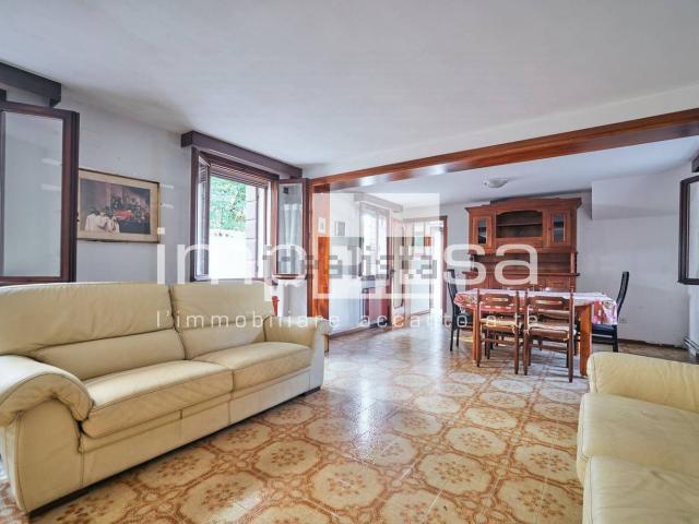 Villetta bifamiliare in vendita di 131 m² in Via 33° Reggimento Artiglieria