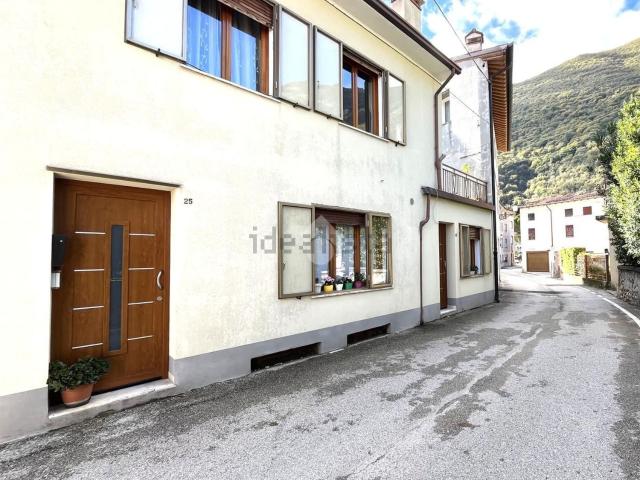 Villetta bifamiliare in vendita di 131 m² in Via Villa, 25