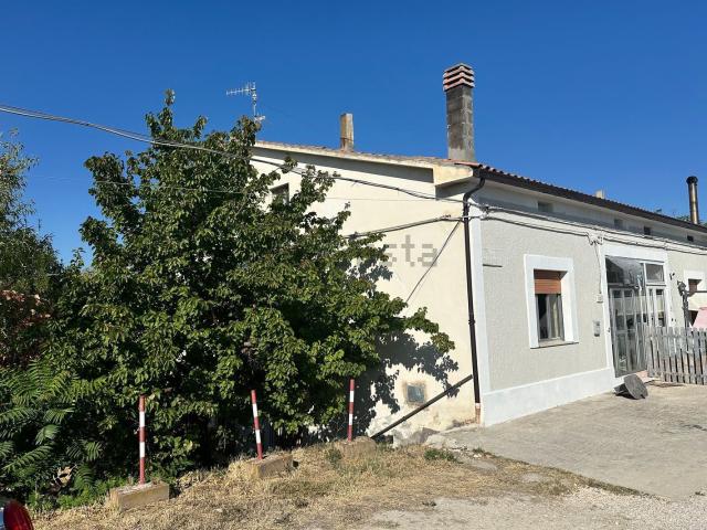 Villetta bifamiliare in vendita di 132 m² in Contrada Tratturo, 130